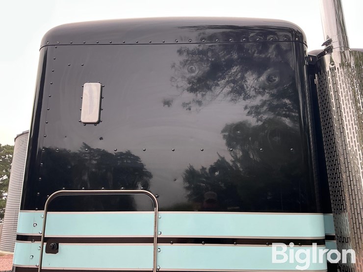 2017-peterbilt-389-image-19