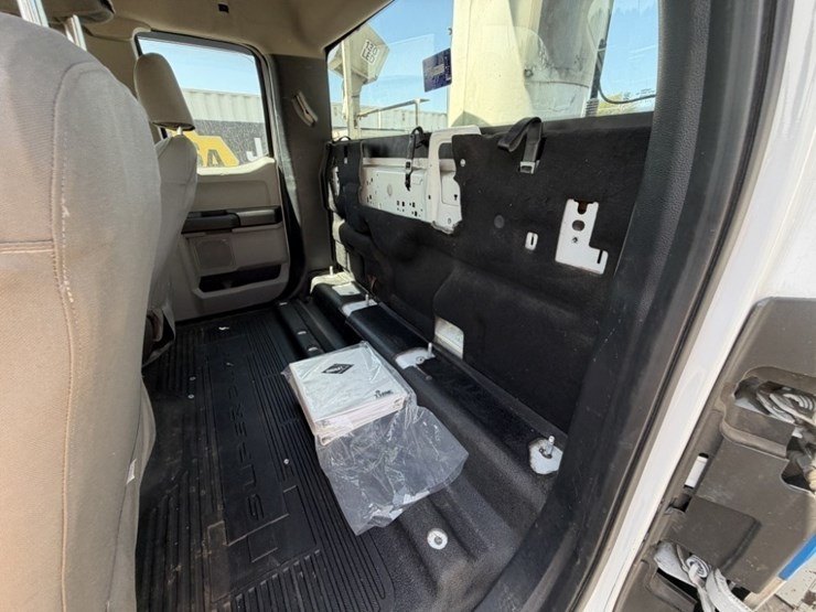 2017-ford-f550-image-24