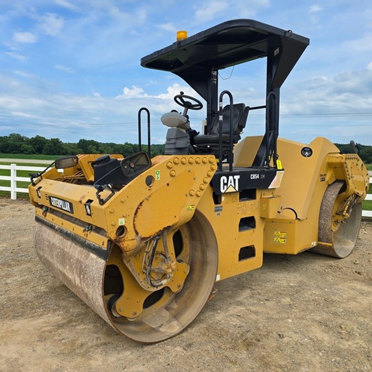 CATERPILLAR CB54XW