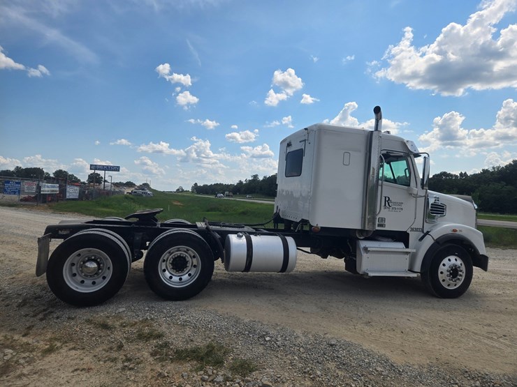 2017-freightliner-122sd-image-18
