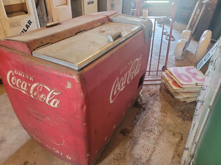 coca-cola-chest-vending-machine-image-3
