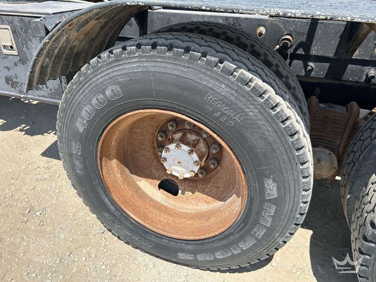 2001-mack-rd690s-image-31