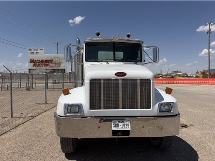 2000-peterbilt-330-image-2