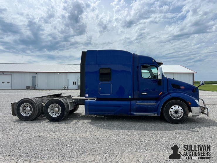 2019-peterbilt-384-image-4