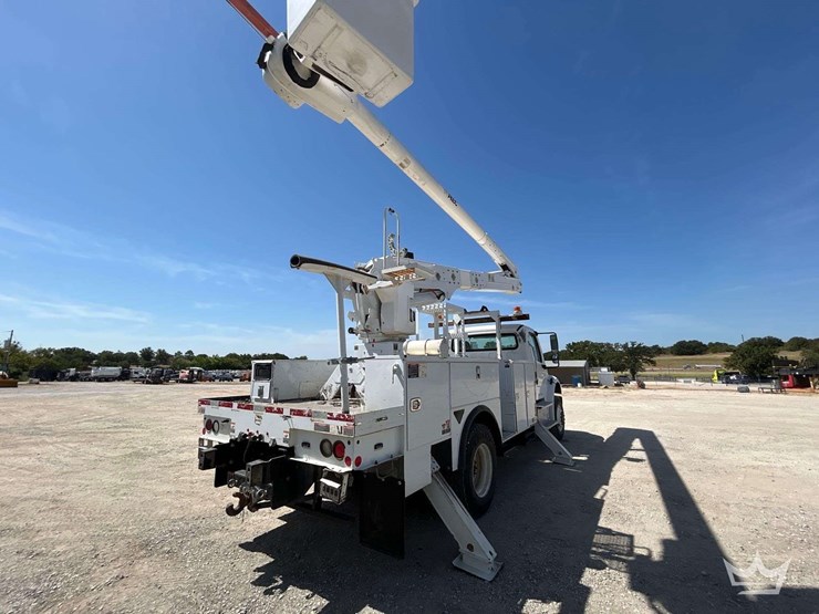 2019-freightliner-m2-106-image-3