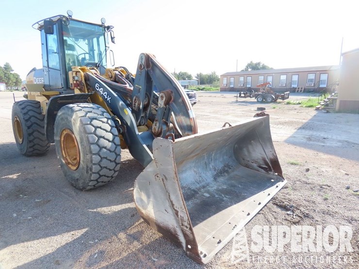 2010-deere-644k-image-2