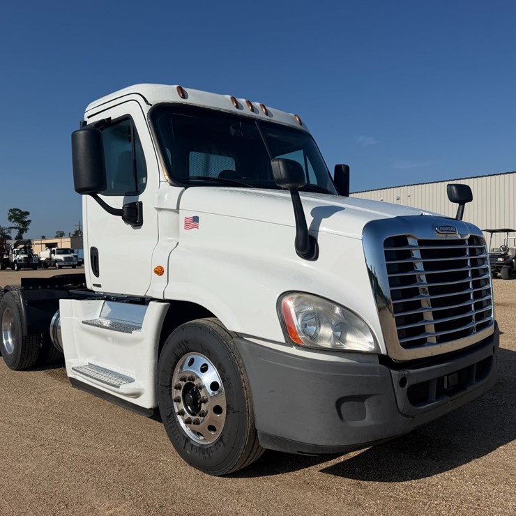 #16295 • 2017 FREIGHTLINER DYCB-1