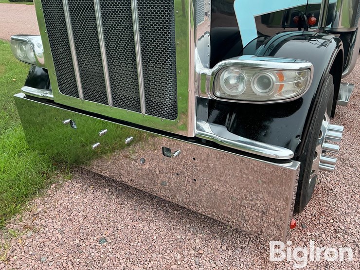 2017-peterbilt-389-image-9