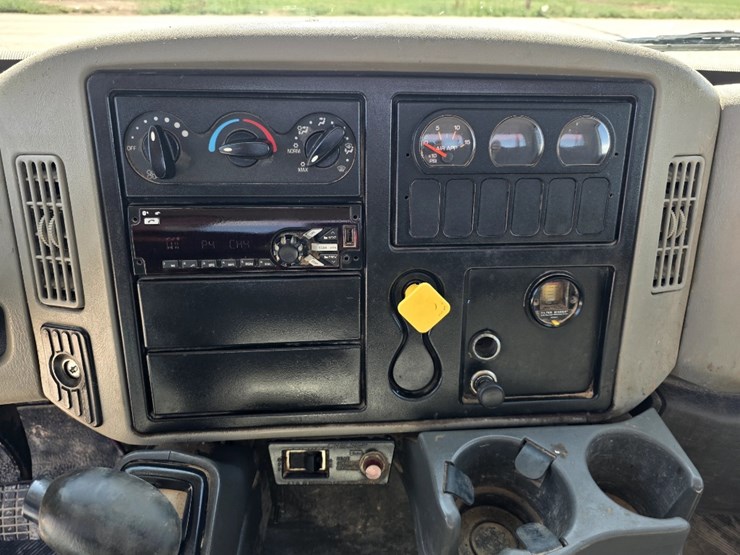 2016-international-durastar-4300-image-10