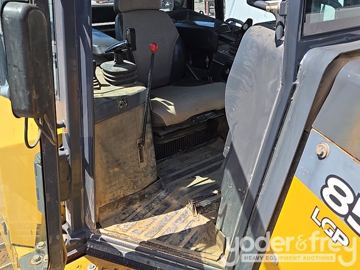 2018-deere-850k-image-43
