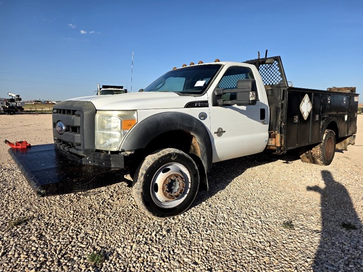 2011-ford-f550-image-1
