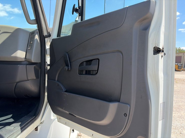 2018-international-durastar-4300-image-30