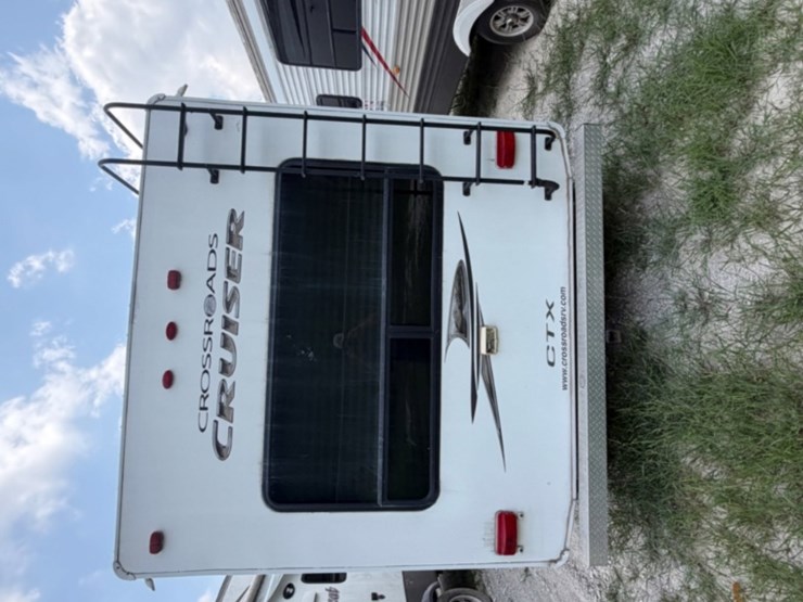 2011-crossroads-cruiser-ctx-fifth-wheel-image-5