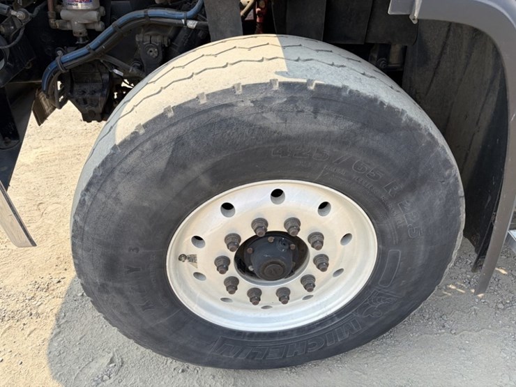2018-freightliner-108sd-image-15