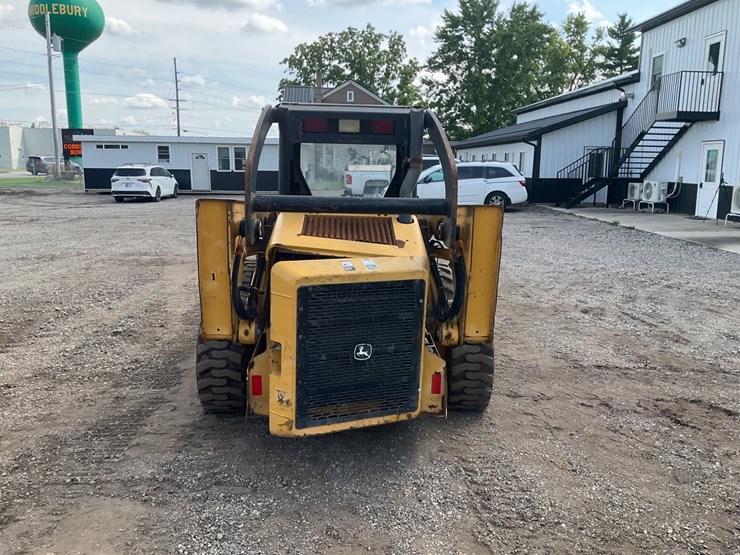 john-deere-325-image-4