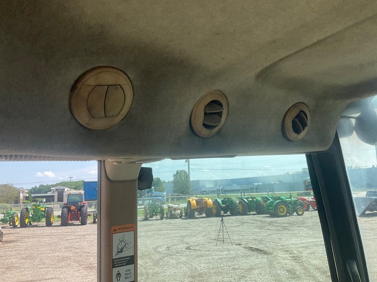 2004-john-deere-5220-image-25