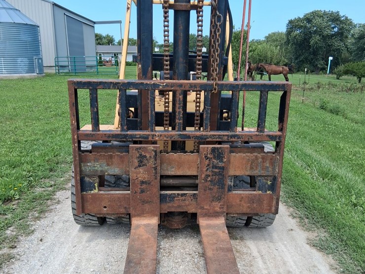 #108-•-clark-c500y80s-pneumatic-forklift-image-10