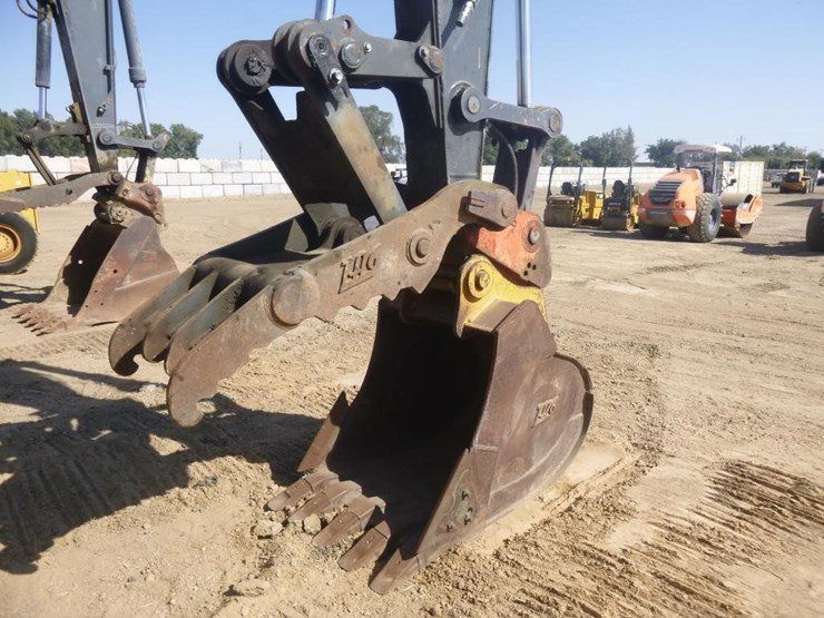 2011-deere-225d-lc-image-10