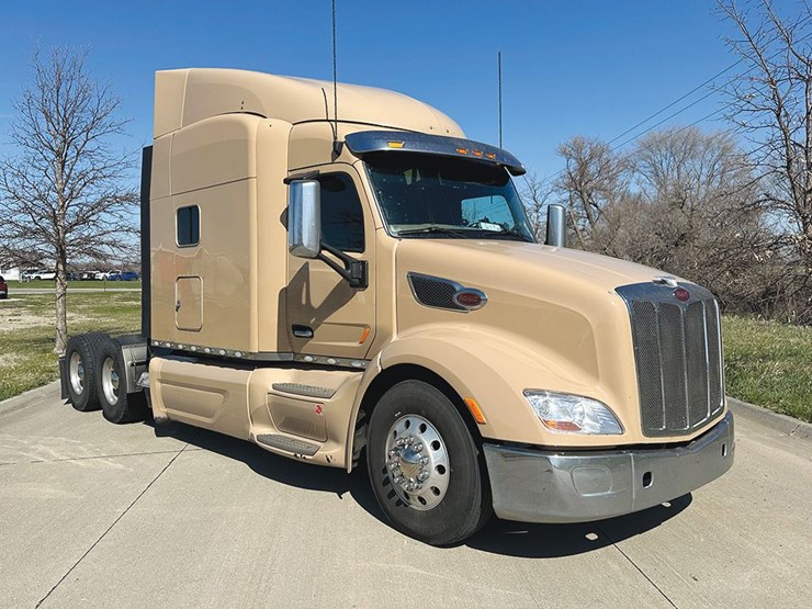 2018-peterbilt-579-image-1