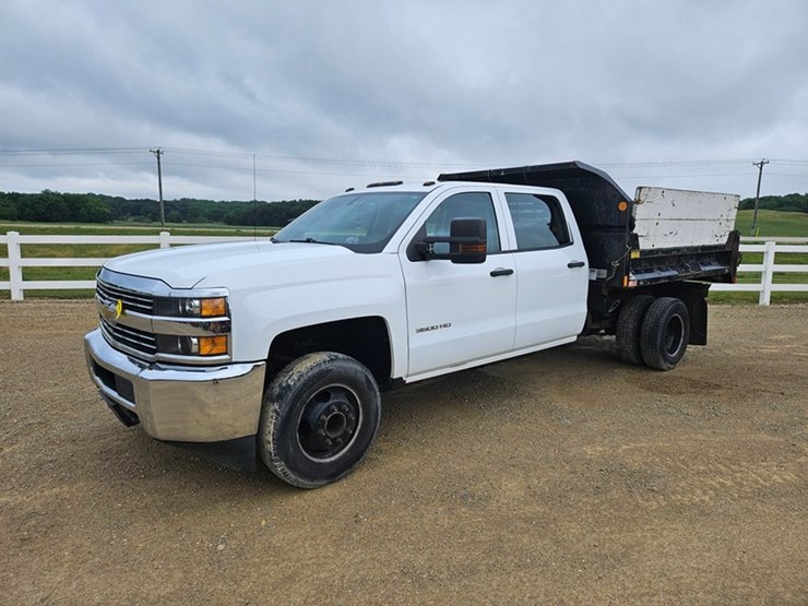 2016-chevrolet-3500-image-1