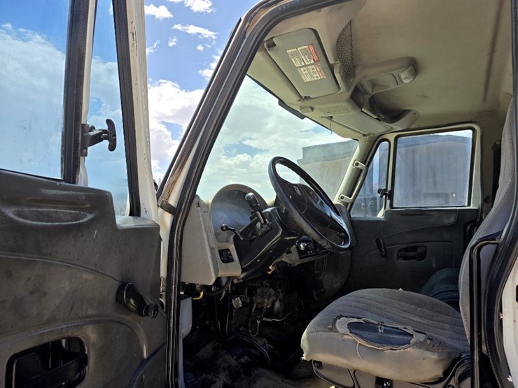 2013-international-durastar-4300-image-9