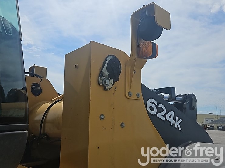 2014-deere-624k-image-19