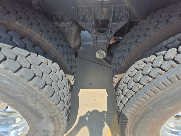 2018-kenworth-t880-image-23