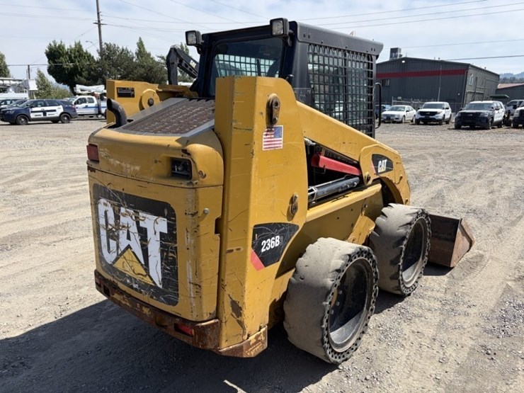 2012-caterpillar-236b3-image-4