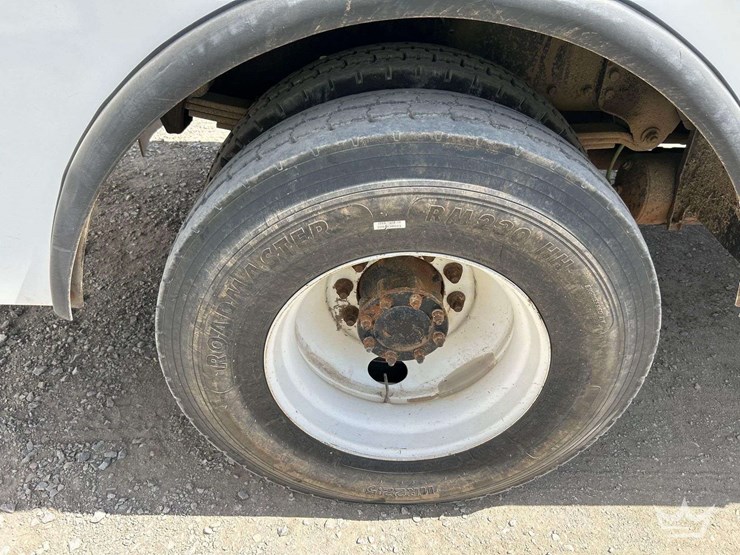 2019-freightliner-m2-106-image-41