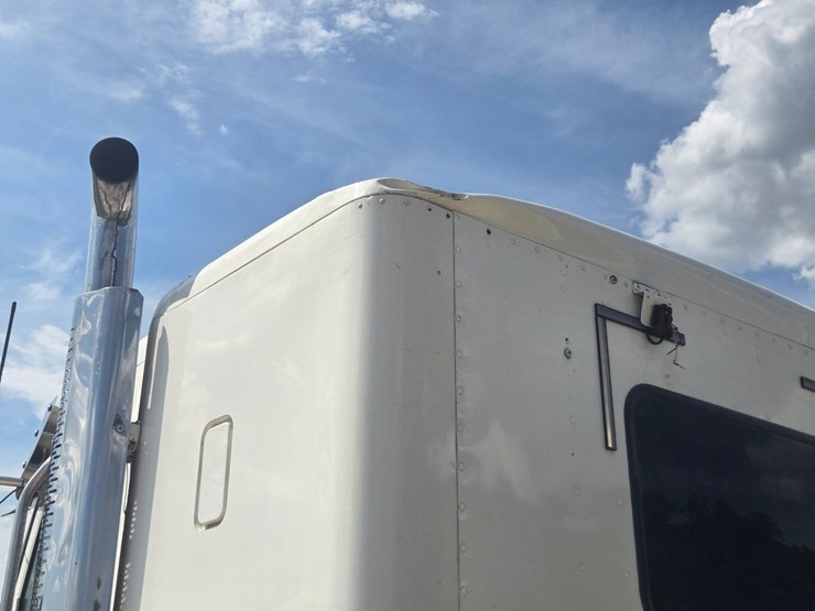 2017-freightliner-122sd-image-89