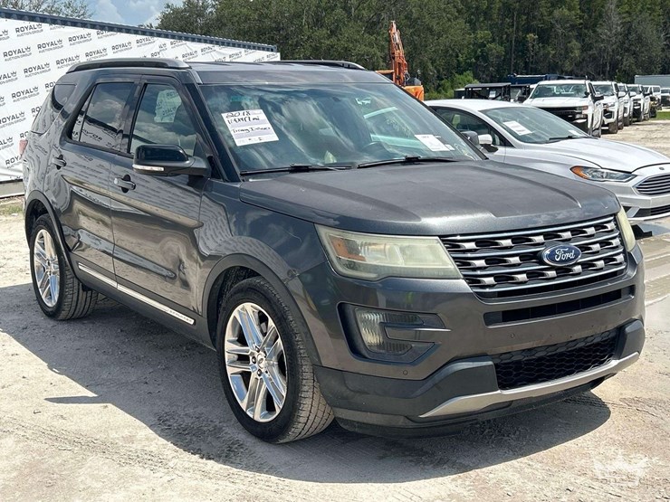 2016-ford-explorer-xlt-image-2