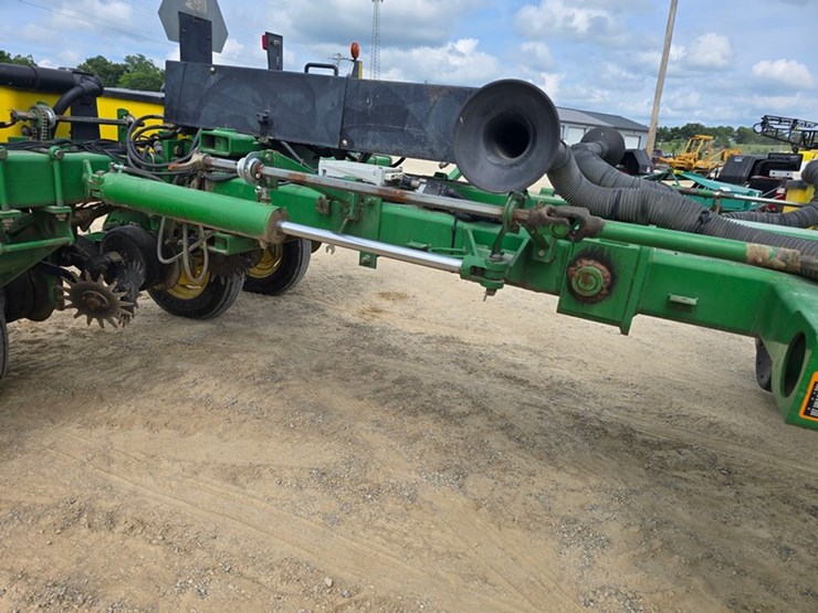 john-deere-1770-image-22