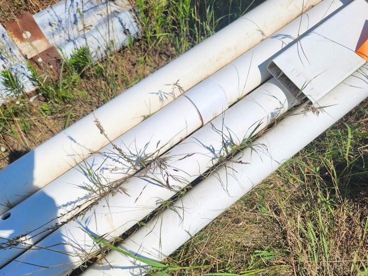 #2825-•-(18)-pvc-pipes-and-vinyl-fence-posts-image-6