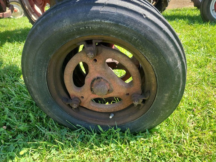 farmall-200-with-fast-hitch-sickle-mower-image-9