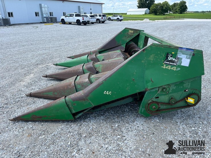 john-deere-444-image-8