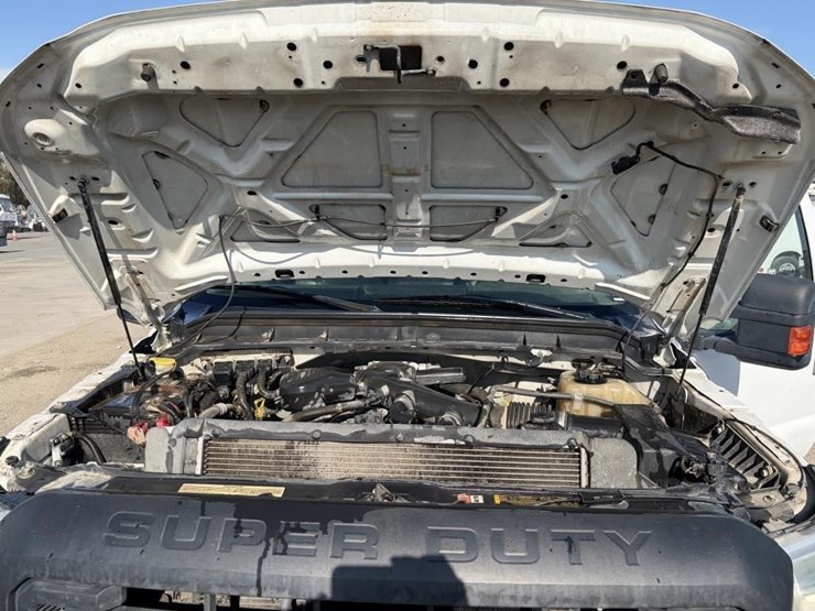 2011-ford-f550-image-9