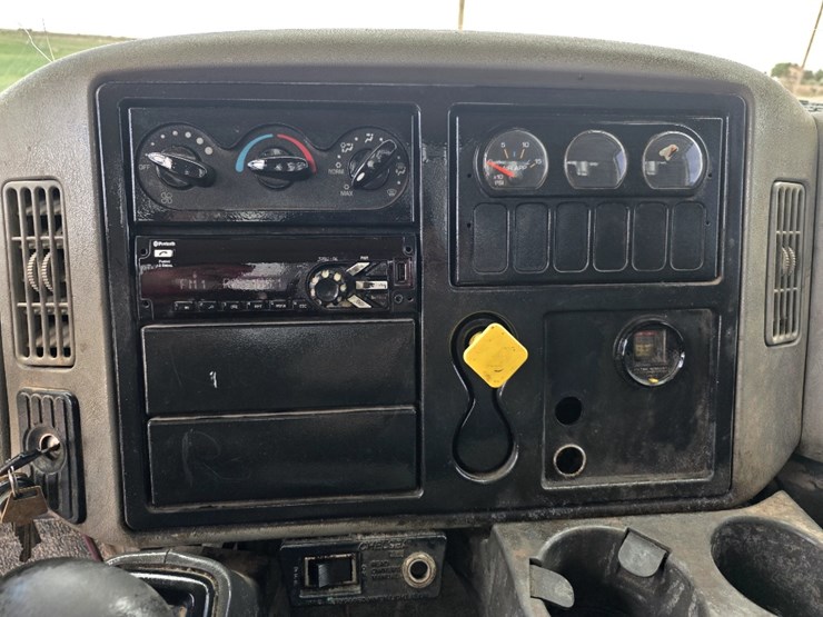 2016-international-durastar-4300-image-10
