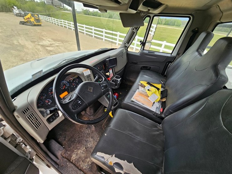 2011-international-durastar-4300-image-34