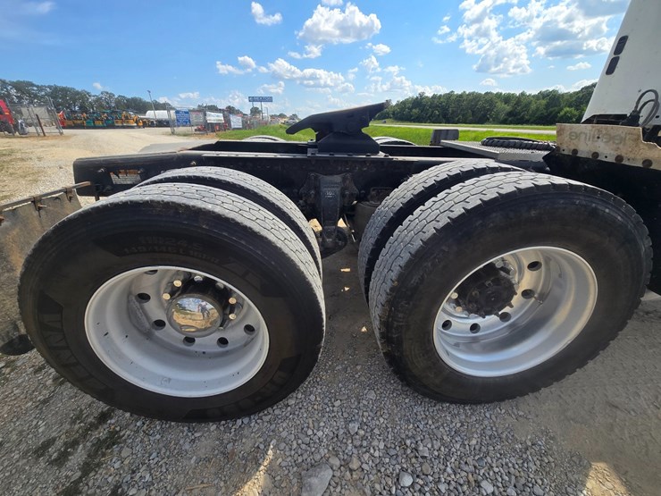 2017-freightliner-122sd-image-77