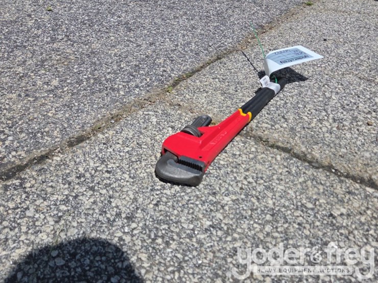 unused-24"-pipe-wrench-image-1