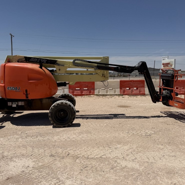 2013 JLG 450AJ