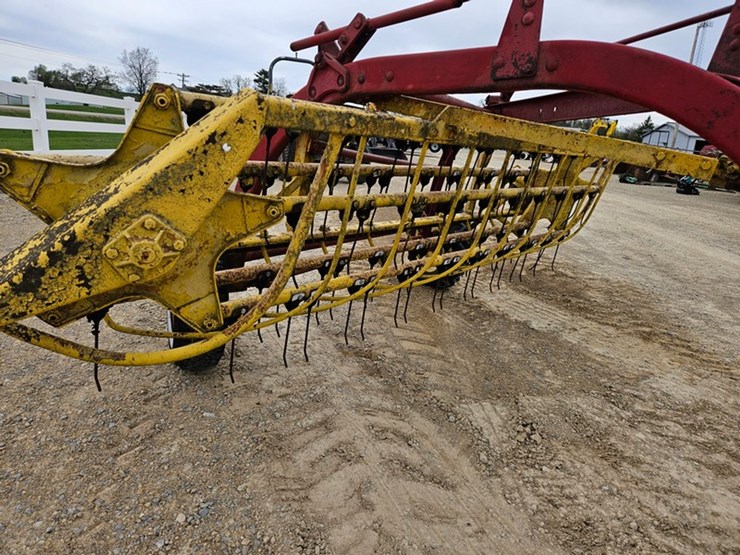 new-holland-256-image-11