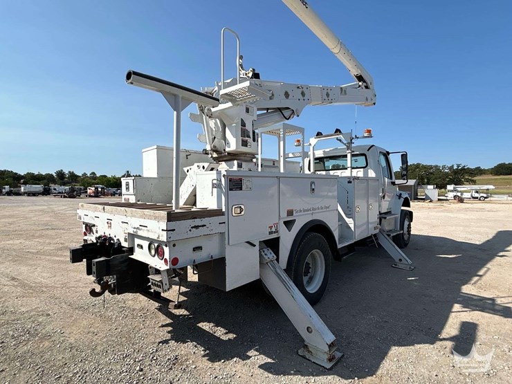 2019-freightliner-m2-106-image-4
