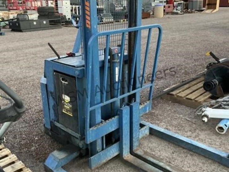 blue-giant-electric-order-picker-image-3