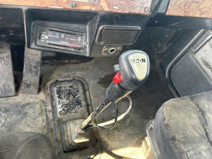 1994-peterbilt-378-image-18