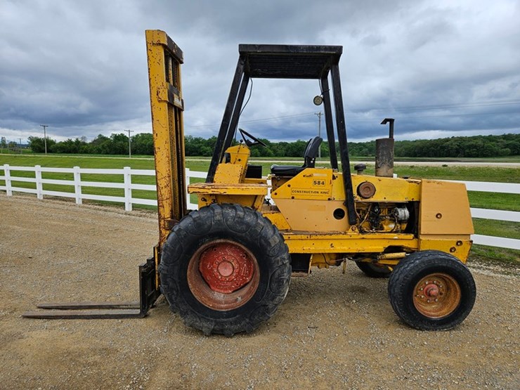 #127-•-case-single-stage-fork-lift-image-2