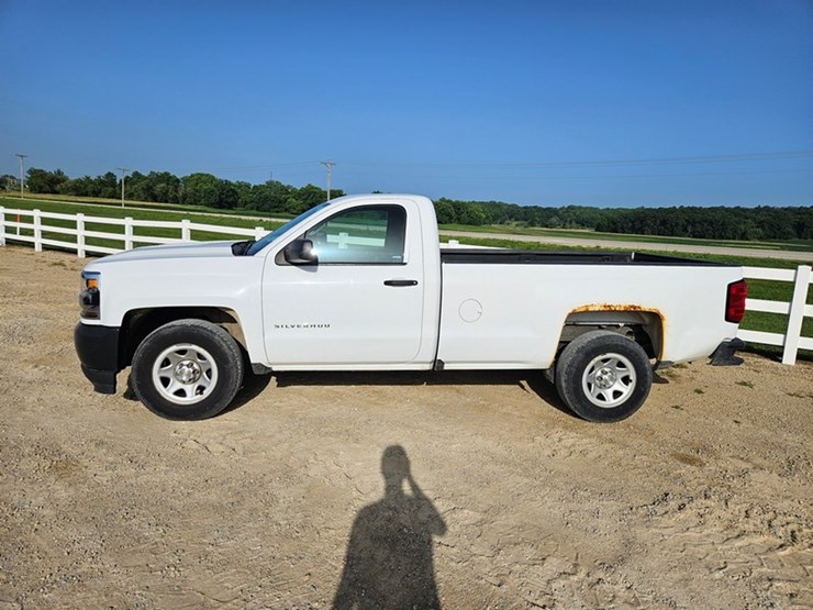 2017-chevrolet-1500-image-2