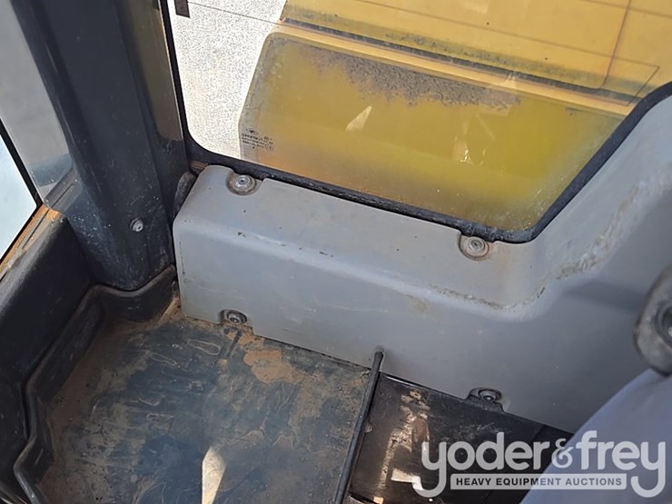 2017-komatsu-wa270-8-image-36