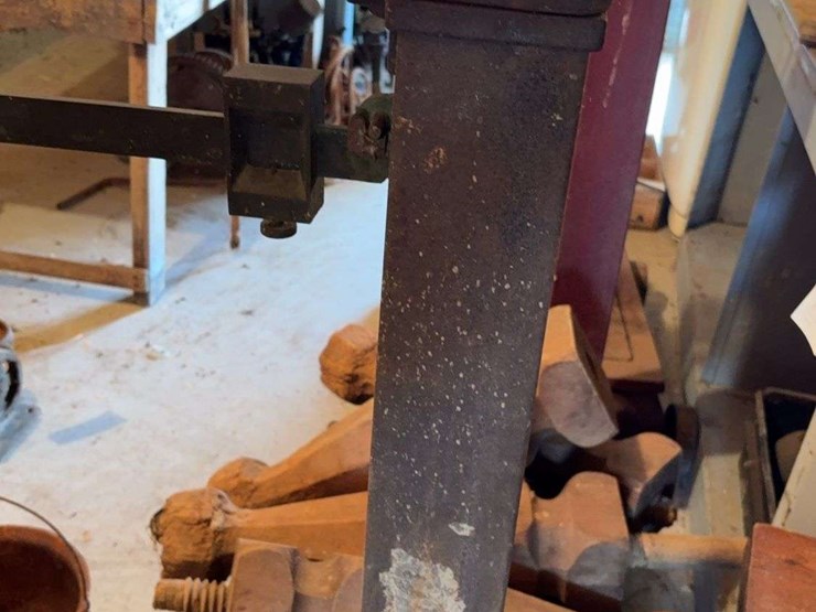 rolling-fairbanks-platform-scale-and-wooden-legs-image-7