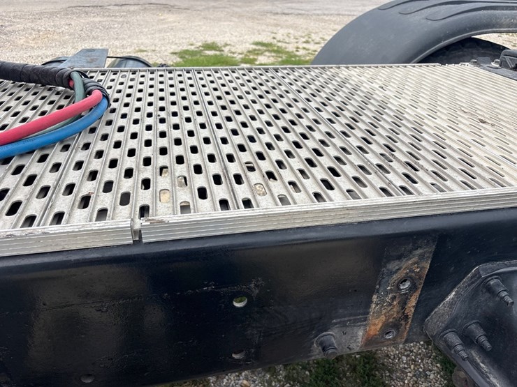 2019-peterbilt-579-image-25